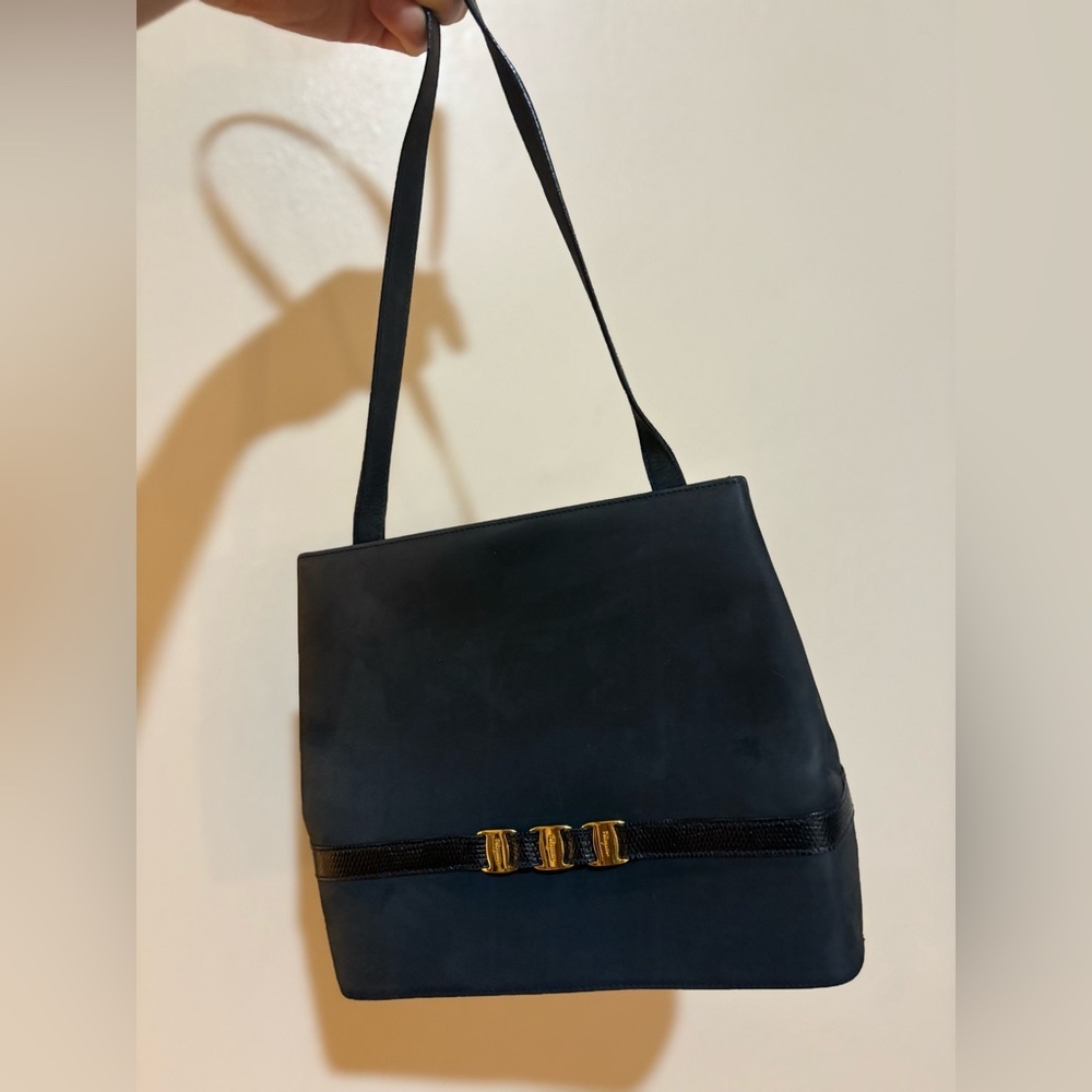 Salvatore Ferragamo Black l shoulder/crossbody‎ Bag with gold accents - Picture 5 of 11